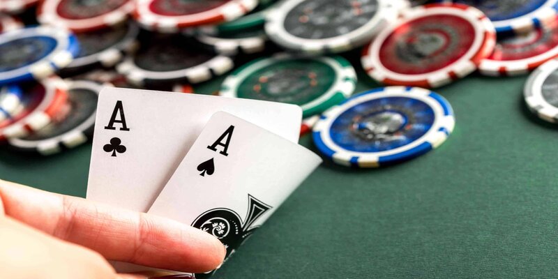 Trò chơi poker một đấu một đầy kịch tính